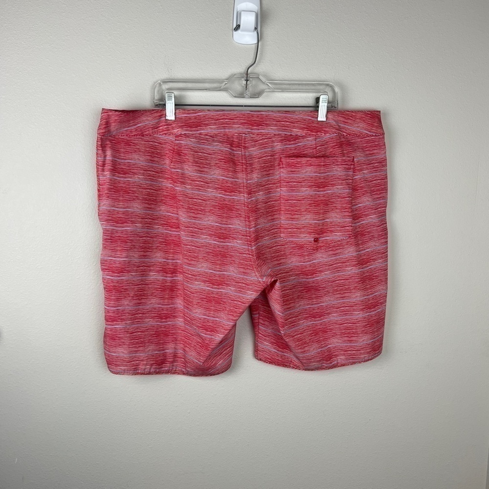 RHONE 9” Tech Board Shorts NWT - Picture 3 of 4